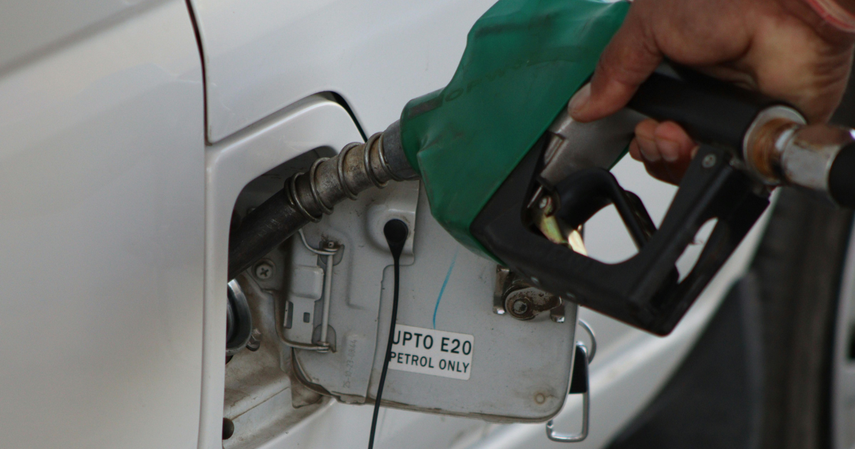 Petrol Fiyatları Çakıldı, Gözler Akaryakıtta: 10 TL’lik Dev İndirim Beklentisi