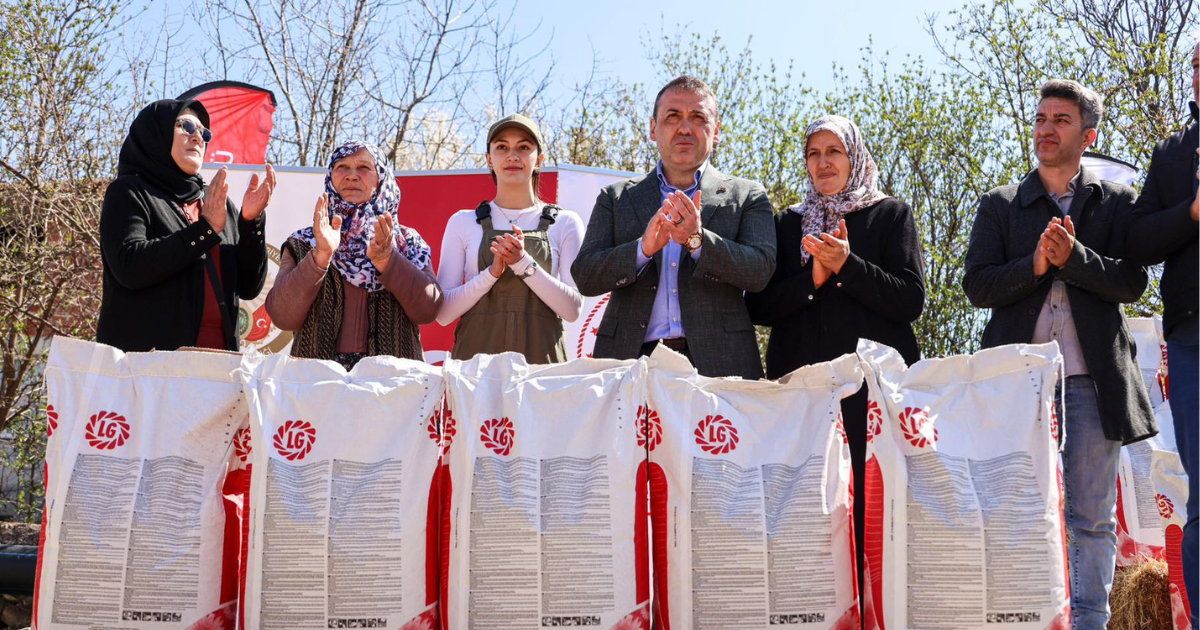 Bilecik Kurtköy’de Tarımsal Kalkınma Hamlesi: 30 Bin Dekar Hedefiyle Yağlık Ayçiçeği Tohumları Toprakla Buluştu