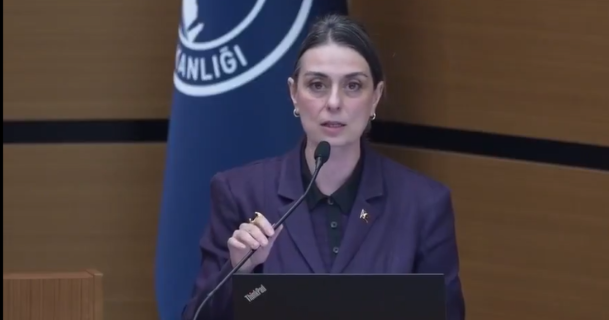 Sinem Dedetaş’tan Üsküdar Belediye Meclisi’nde “Erdoğan” ve “İmamoğlu” Sloganlarına Tepki: “Rahatsız Olmuyorum”