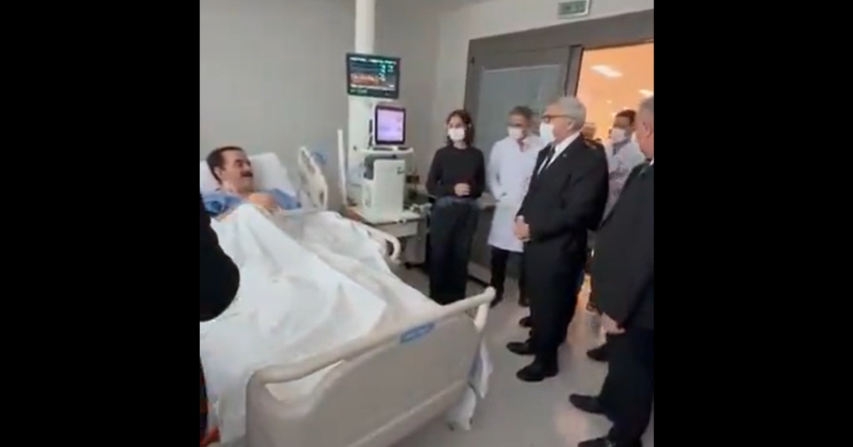 İbrahim Tatlıses, Ziyarete Gelen AK Parti Heyetini Türküyle Karşıladı