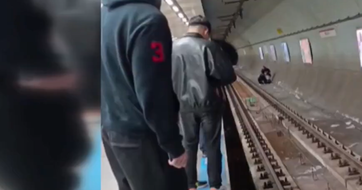 Kadıköy Metro İstasyonu’nda İntihar Girişimi Vatandaşların Dikkatiyle Önledi