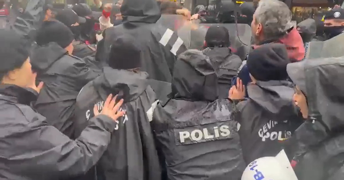 İstanbul'da 1 Mayıs Gerginliği: Taksim'e Yürümek İsteyen Gruplara Müdahale ve Gözaltılar
