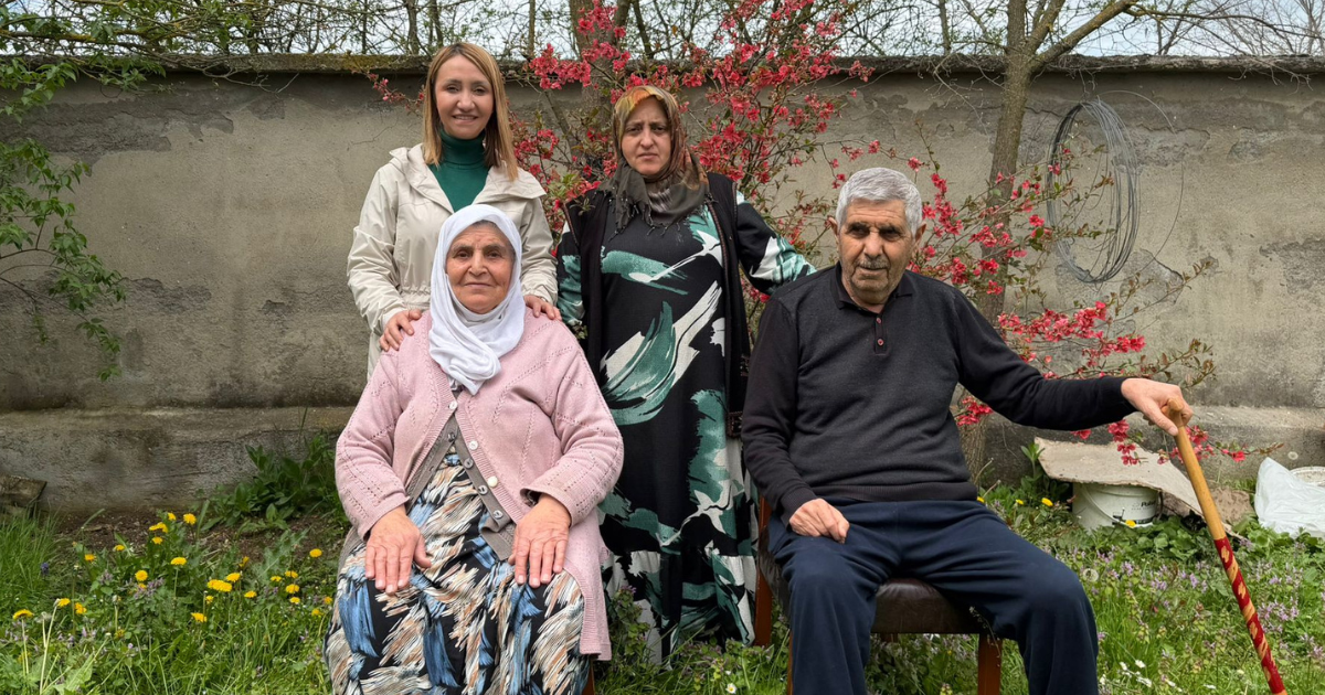 Pazaryeri'nde Anneler Günü: Başkan Tekin Kapı Kapı Dolaşarak Gönülleri Fethetti