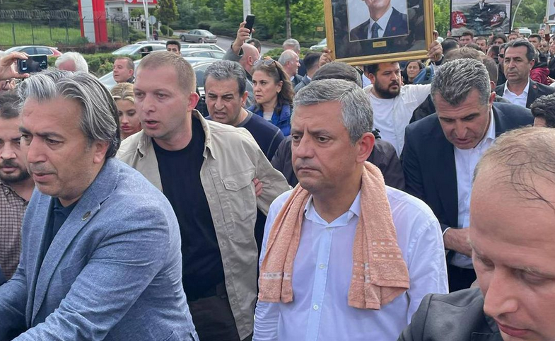 Özgür Özel TBMM'ye Yürüyor: 