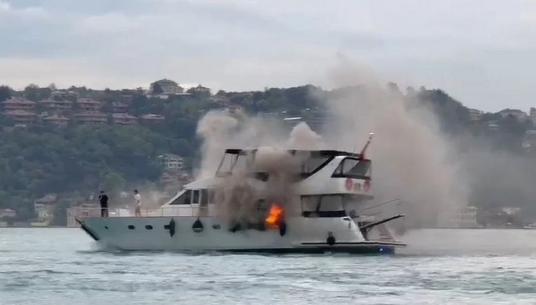 Beşiktaş Bebek Açıklarında Tekne Yangını: Ekipler Müdahale Ediyor