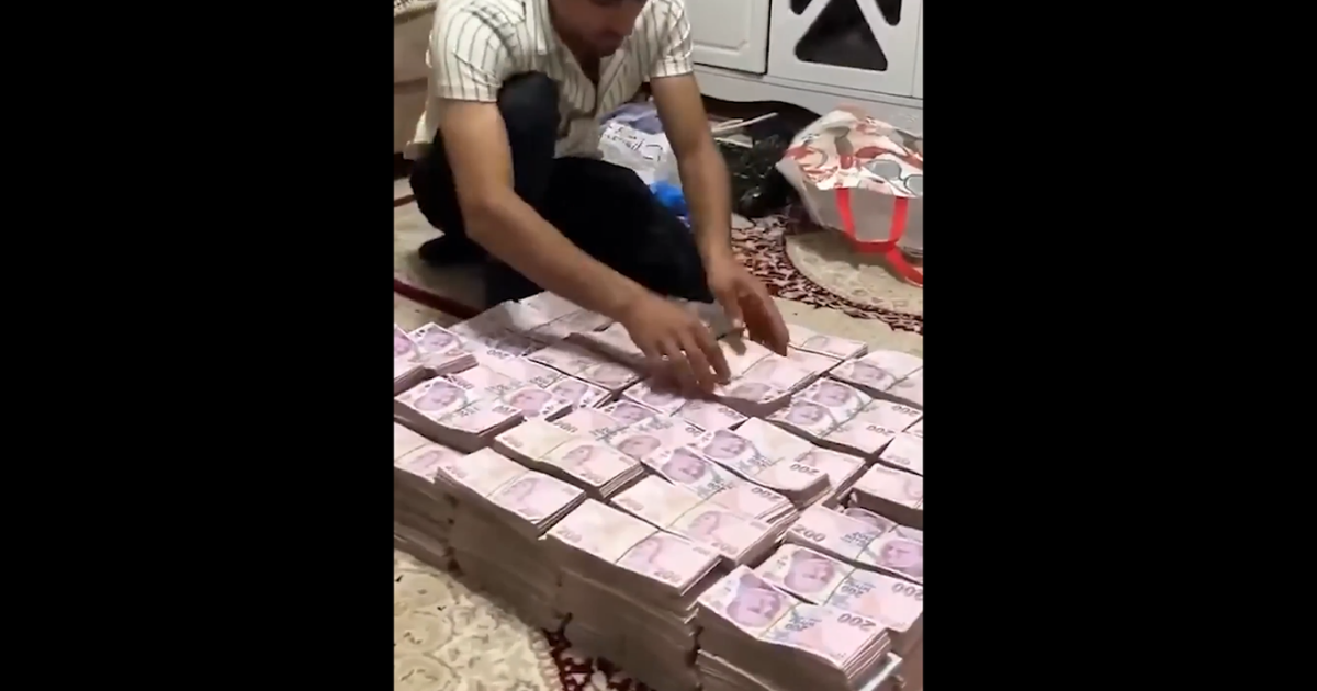 Besiciden Viral Paylaşım: Kurban Bayramı Kazancını Halıya Dizip Video Çekti!