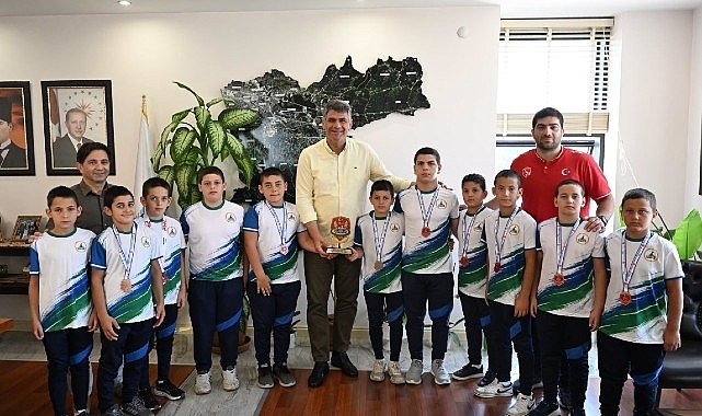 Başkan Kocaman, Şampiyon Güreşçilerle Buluştu