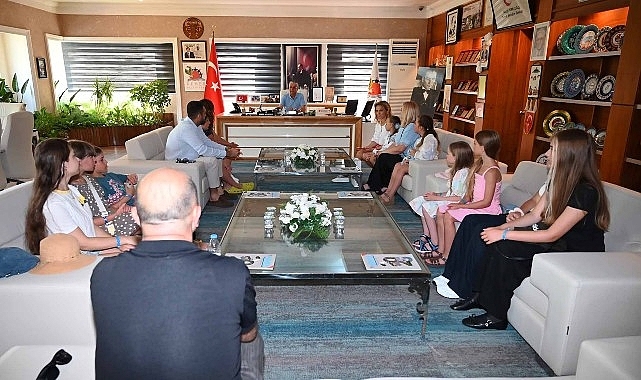 Ukraynalı çocuklar Kemer'de moral depoladı