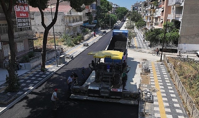 Manisa Büyükşehir Belediyesi, Salihli'de 4 Caddeyi Sıcak Asfaltla Yeniliyor