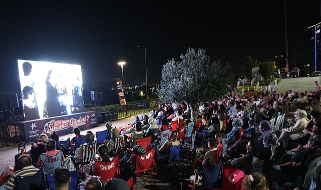 Küçükçekmece'de Açık Hava Sinema Günleri ″Neşeli Günler″ ile Başladı