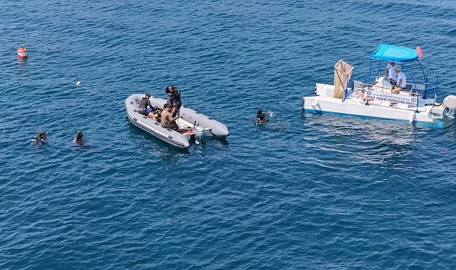 Kuşadası'nda Dip Temizliği