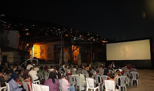 Mollafenari'de Sinema Perdesi Çocuklar İçin Açıldı