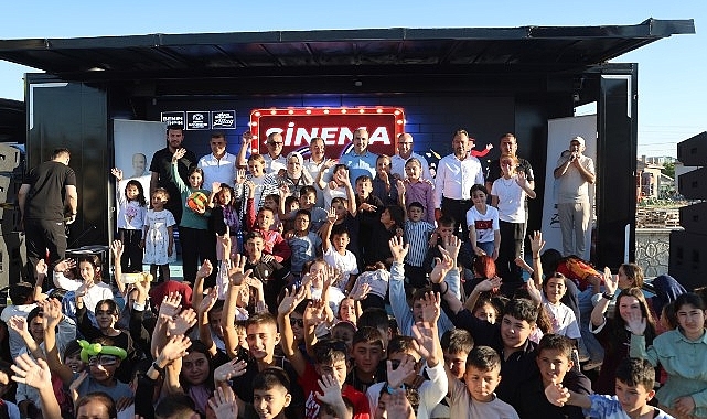 Başkan Altay: “Merkez Dışındaki 100 Mahallemizde Gerçekleştirdiğimiz Sinema Günleri ve Çocuk Şenliği'nde 80 Bin Hemşehrimizle Buluştuk