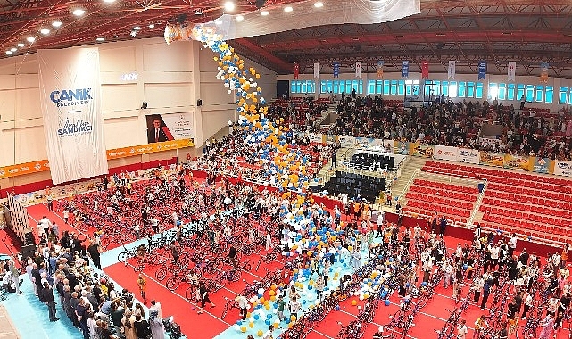 Canik'te Tüm Çocuklar Hediyelerine Kavuştu