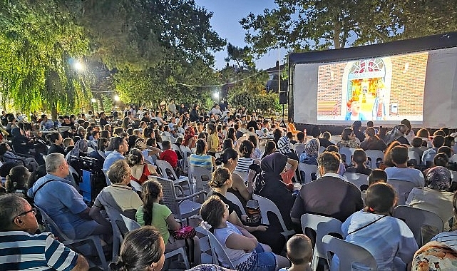 Malkara'da Yaz Akşamları ″Açık Hava Sinema Geceleri″ ile Renklendi: Binlerce Çocuk Sinema Keyfi Yaşadı