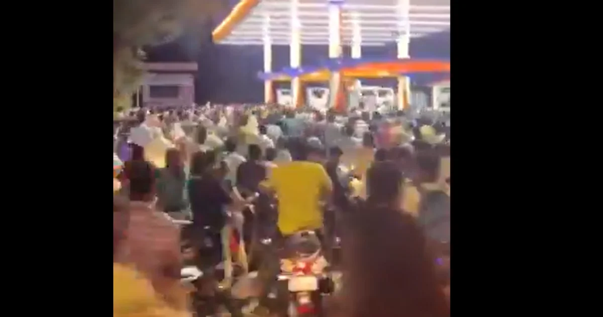 Hürmüz Boğazı Kapandı, Hindistan’da Akaryakıt Kaosu Başladı