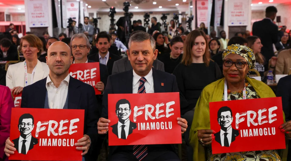 CHP Lideri Özgür Özel’den Dünya Gençliğine İstanbul Çıkartması: 
